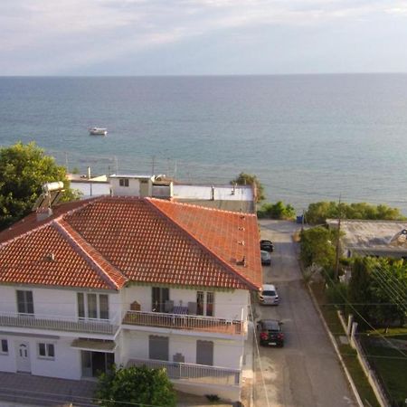 Seaside Apartments Nea Iraklia Exterior photo