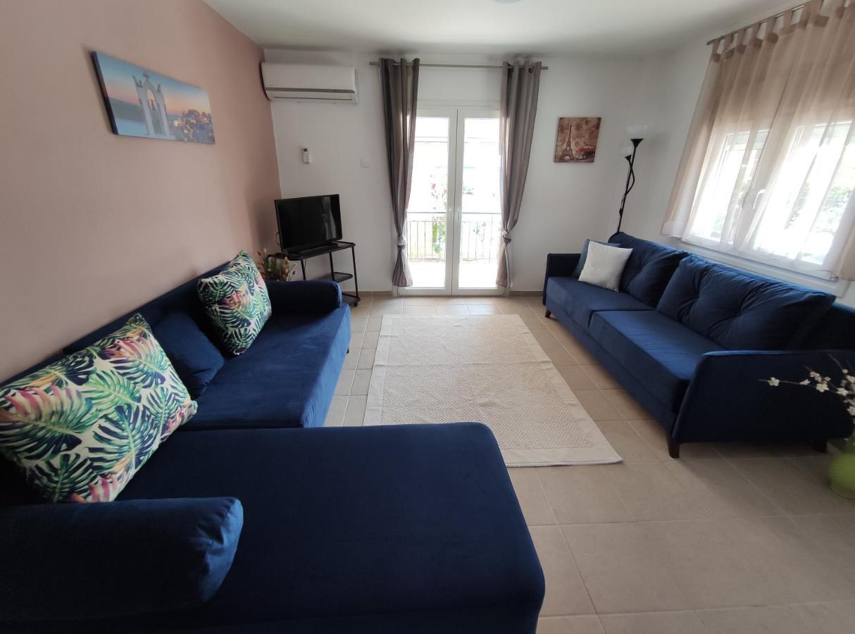 Seaside Apartments Nea Iraklia Exterior photo