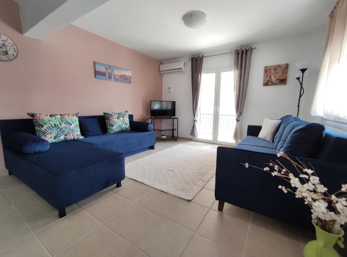 Seaside Apartments Nea Iraklia Exterior photo