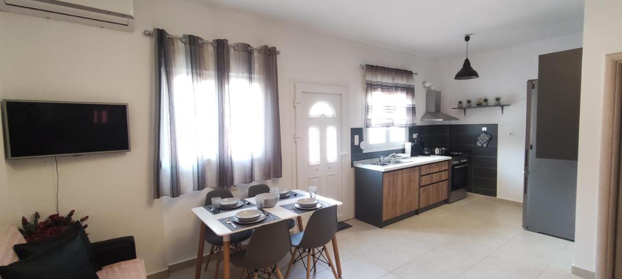 Seaside Apartments Nea Iraklia Exterior photo